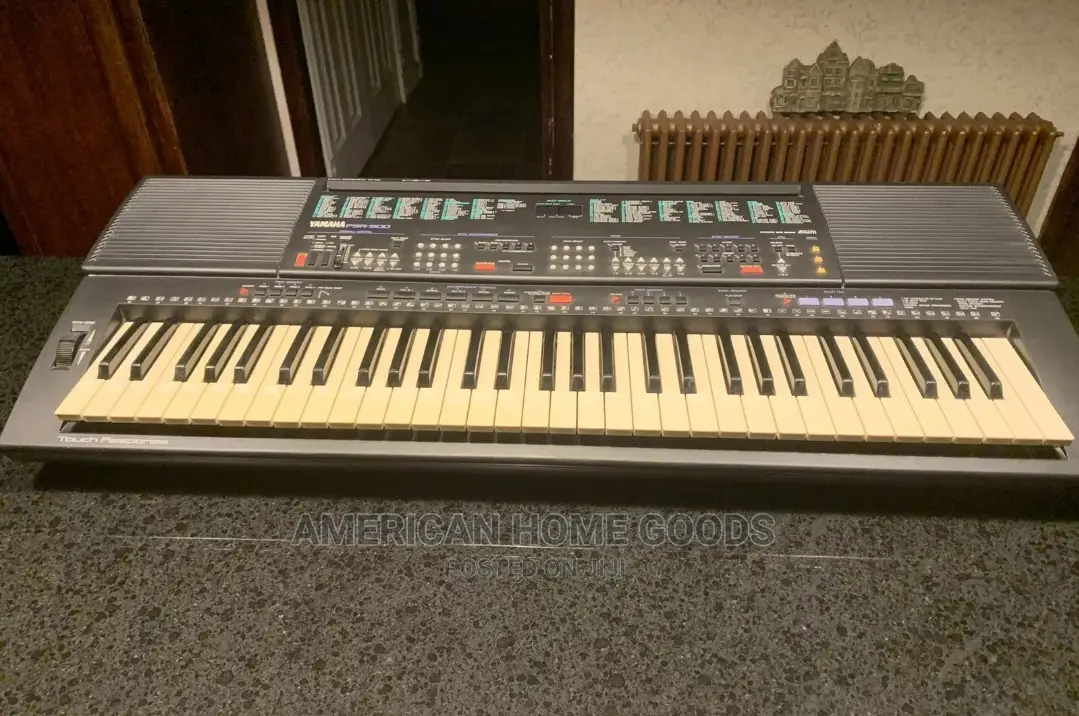 Yamaha PSR-500, 61 Keys Electronic Keyboard With Stand.