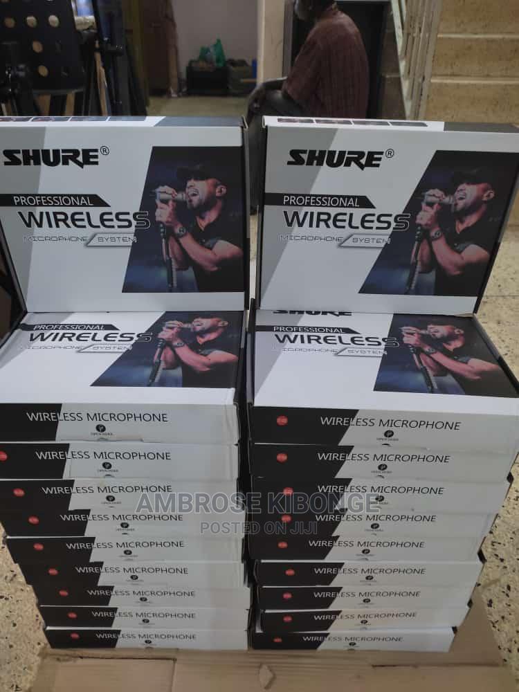 SHURE Professional Wireless Microphone System Its Receiver in Central