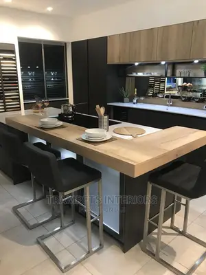 Kitchen Cabinets/Island Kitchen