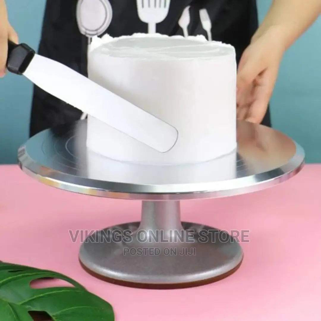 Bakeware Metallic Stand for Turning Cakes Icing