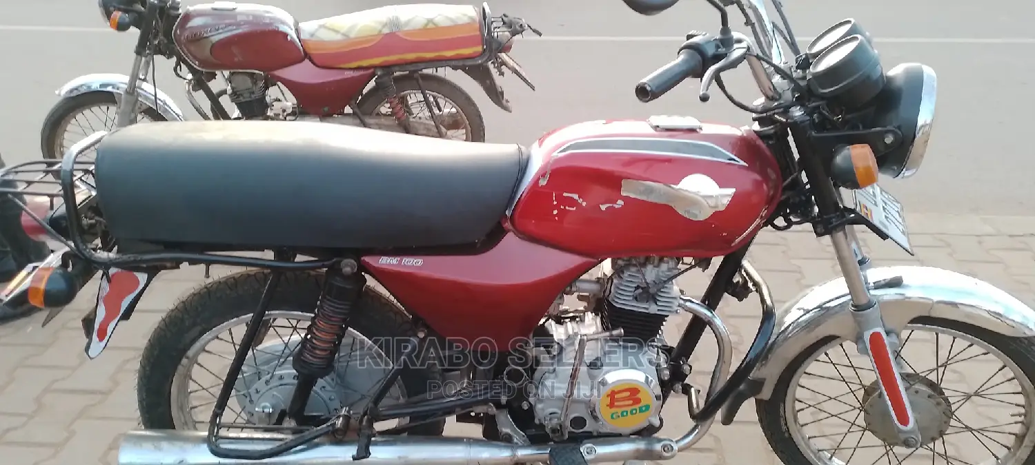 Bajaj Boxer 2020 White