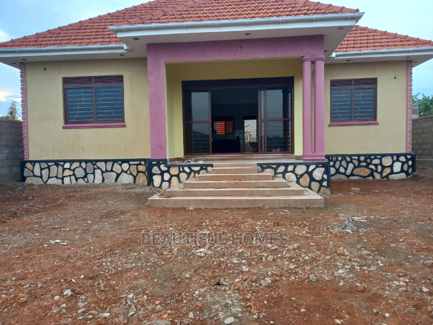 Furnished 4bdrm Bungalow in Kira for Sale