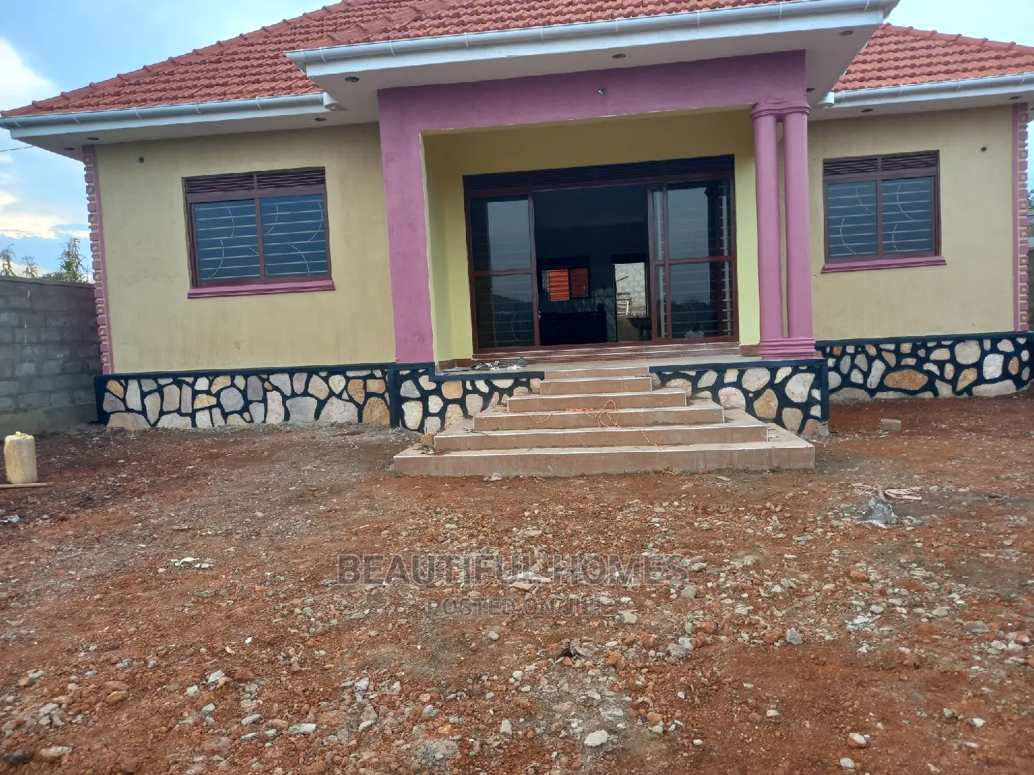 Furnished 4bdrm House in Kira for Sale