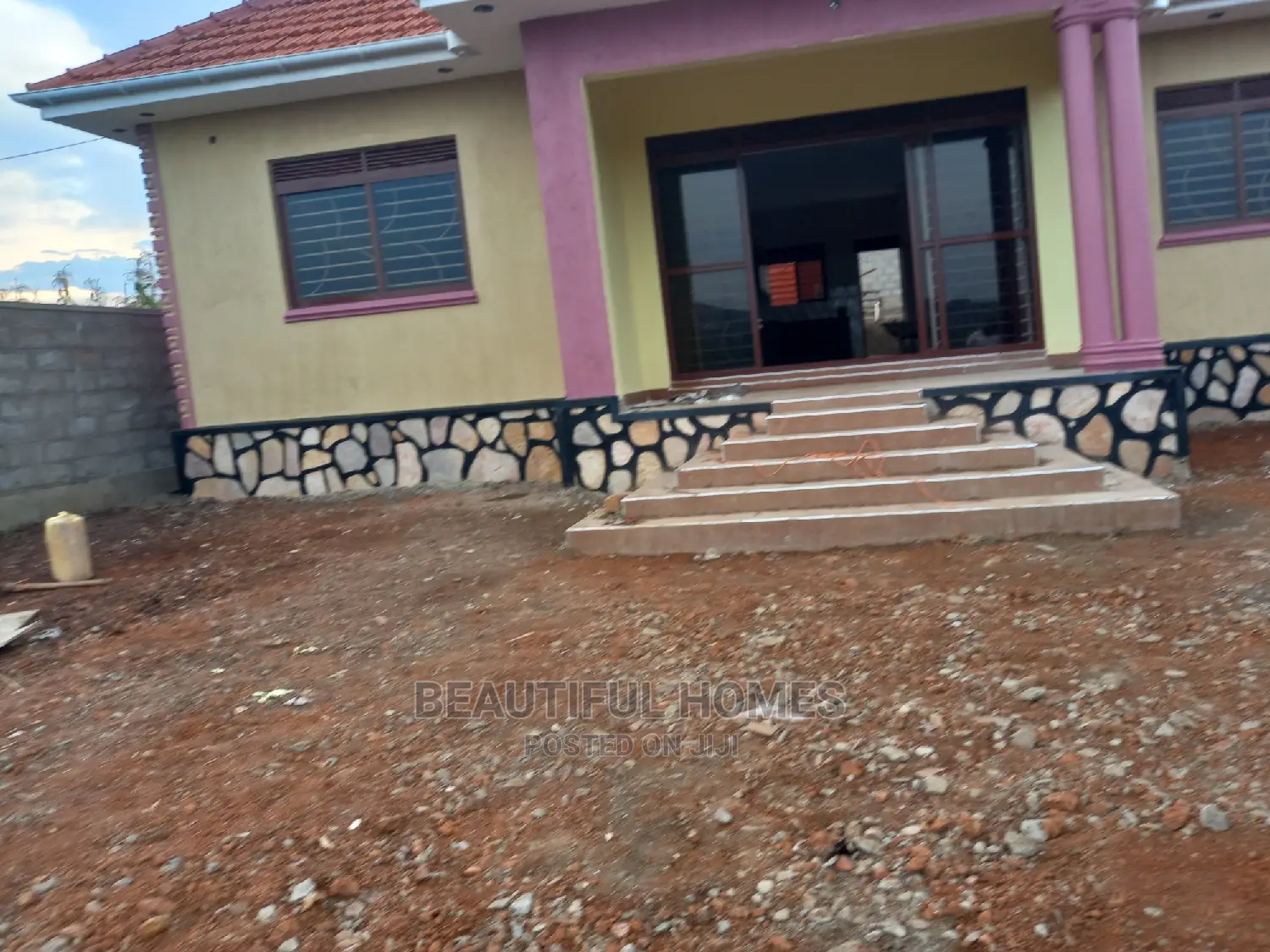 Furnished 4bdrm House in Kira for Sale