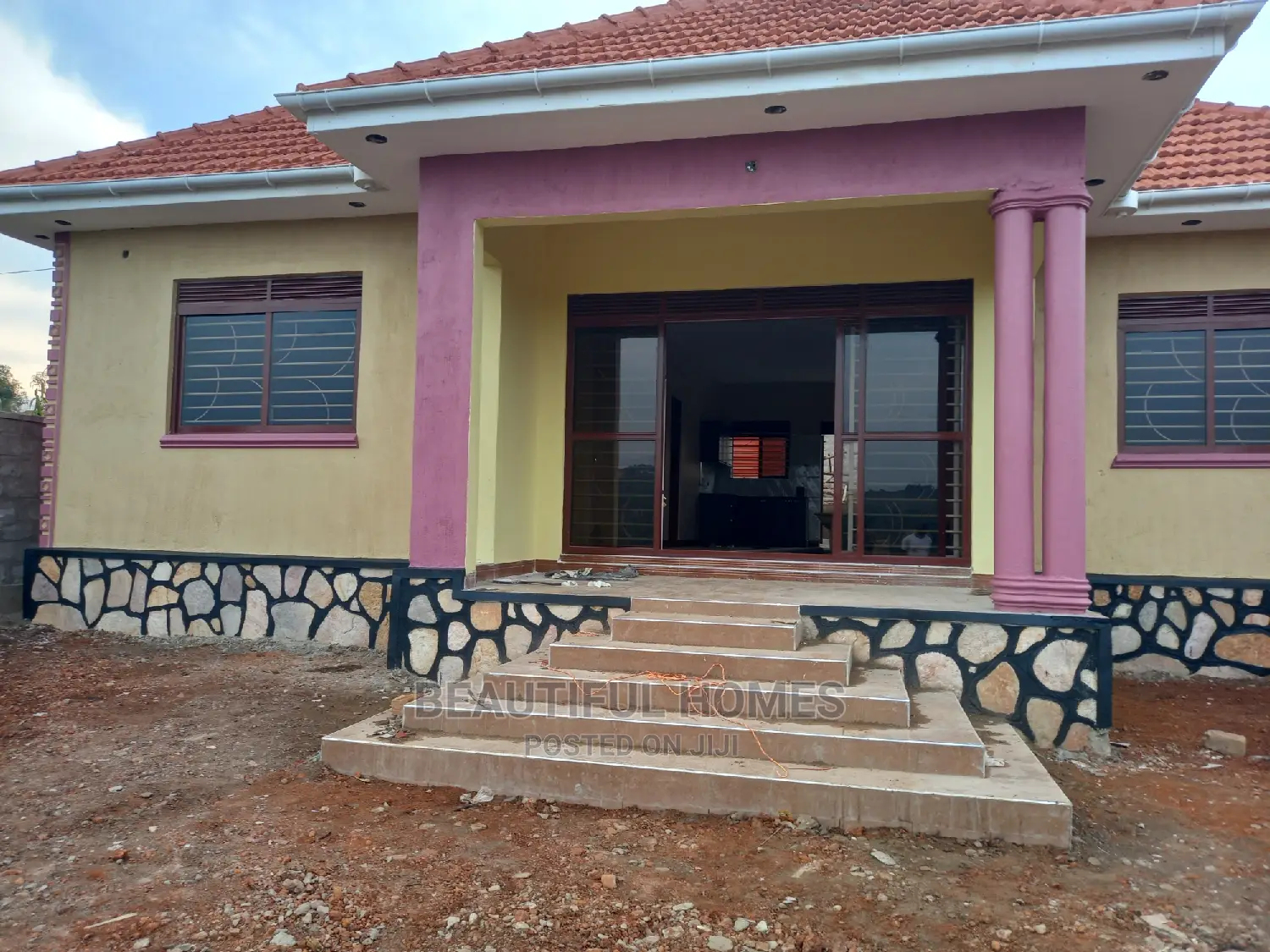 Furnished 4bdrm House in Kira for Sale