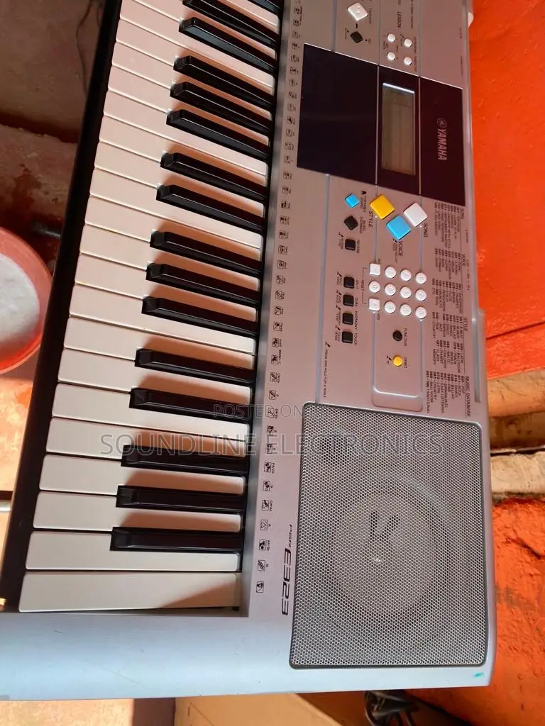 Yamaha Keyboard PSR E323