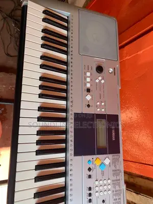 Yamaha Keyboard PSR E323
