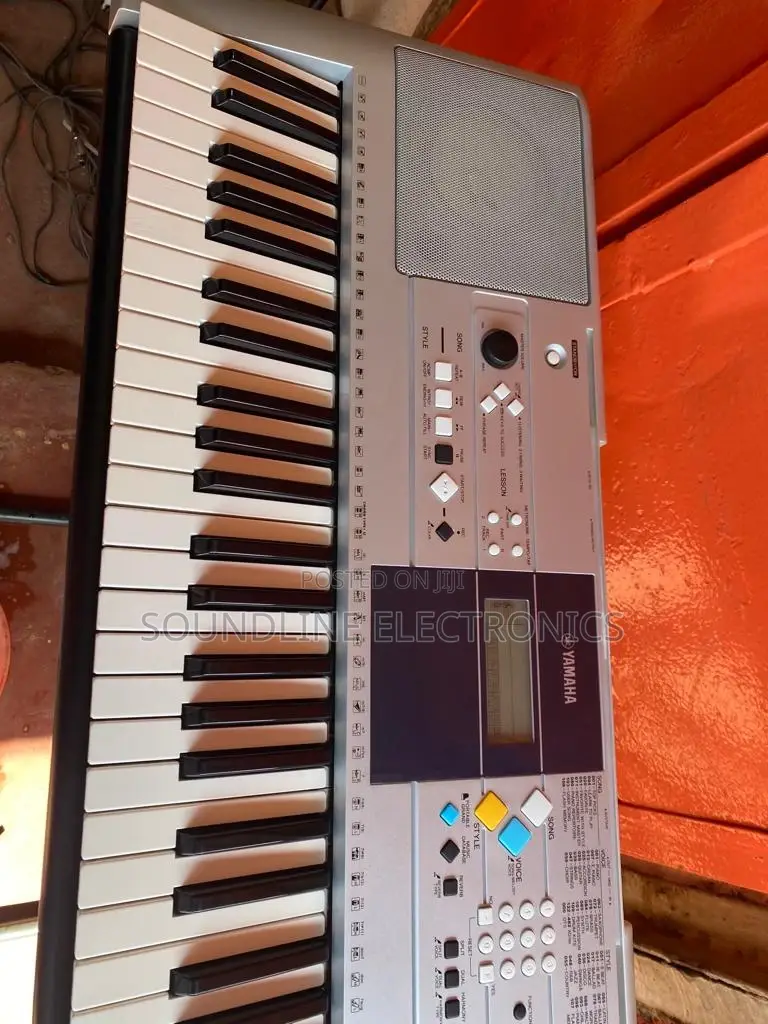 Yamaha Keyboard PSR E323
