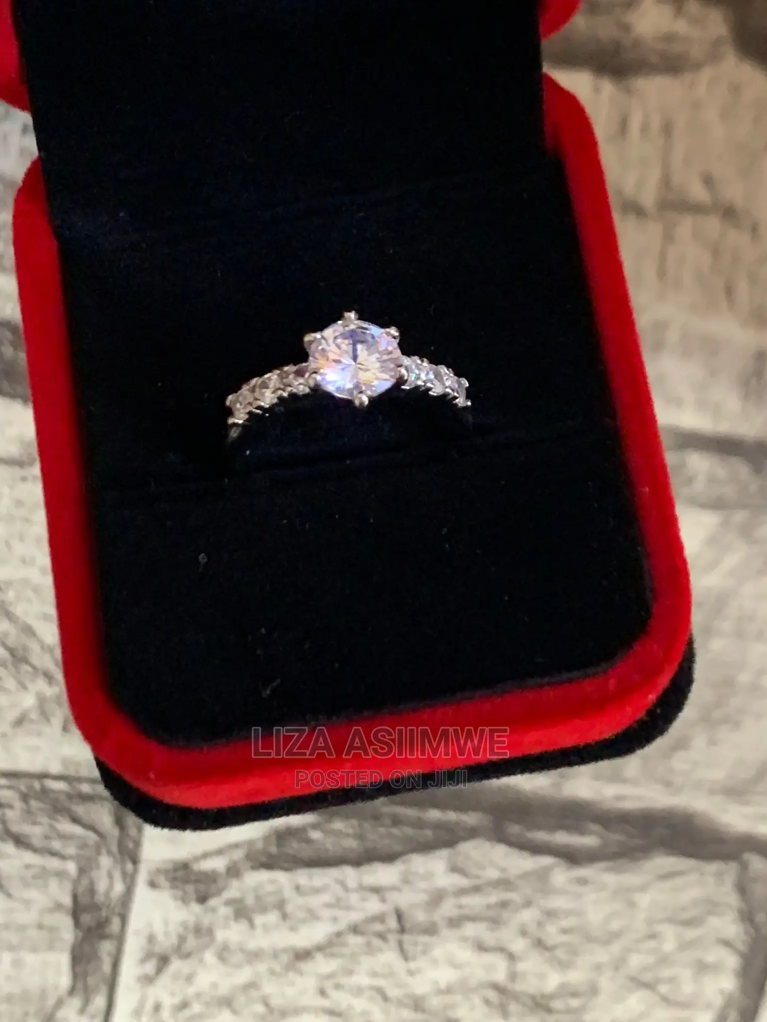 Simple Engagement Rings Available at a Good Price