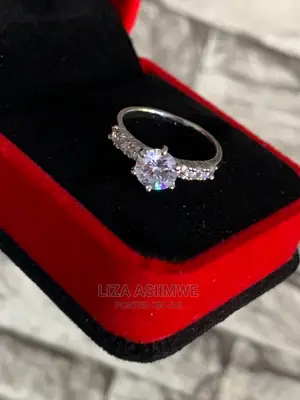 Simple Engagement Rings Available at a Good Price