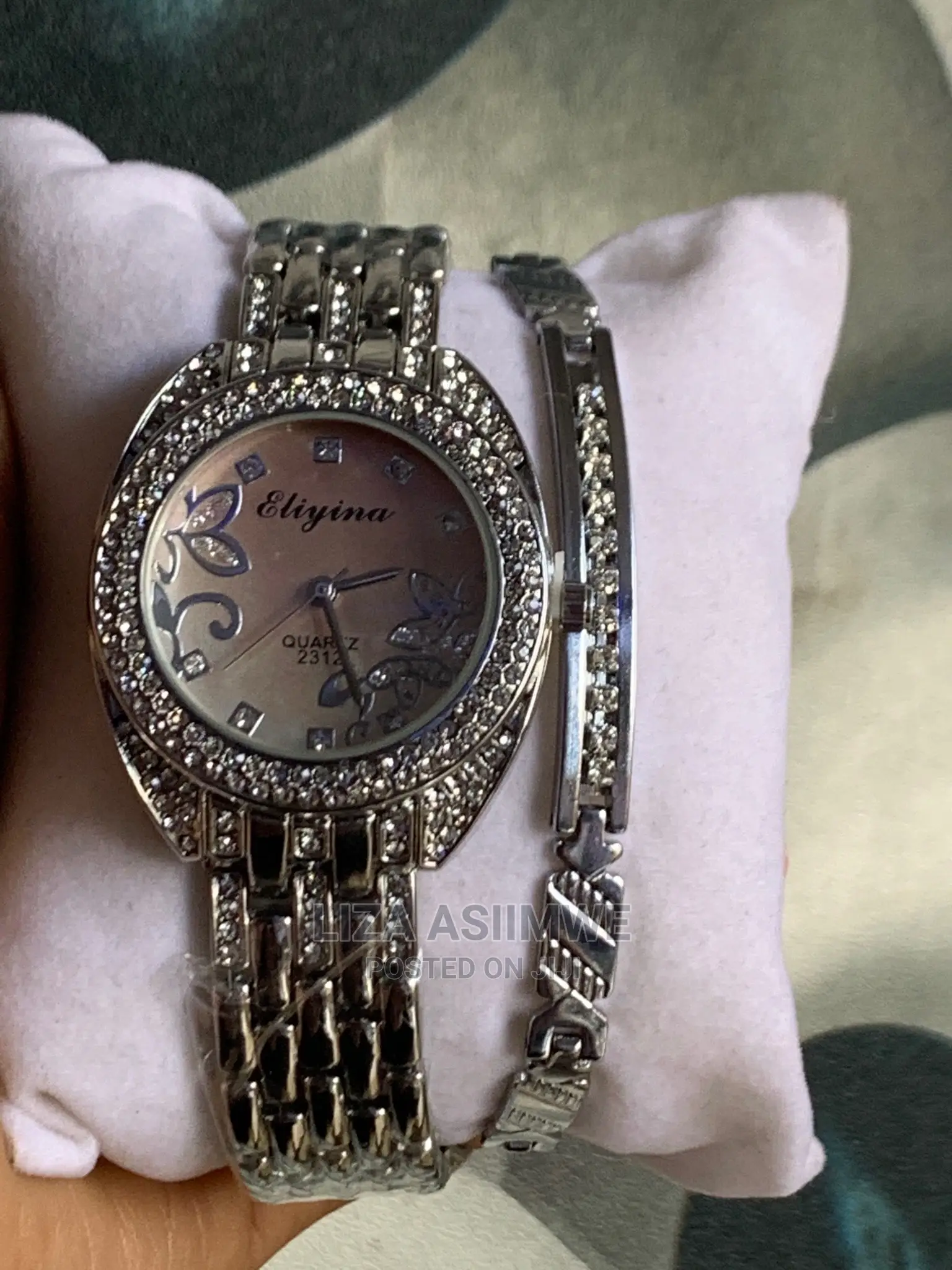 Lady’S Watches Available With Its Bracelet at a Fair Price