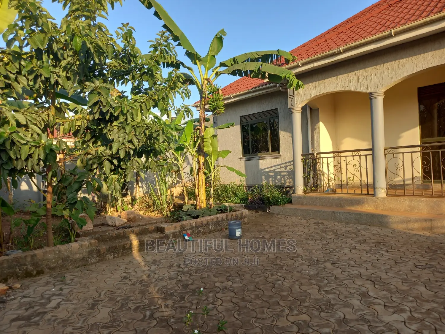 Furnished 4bdrm House in Kira for Sale
