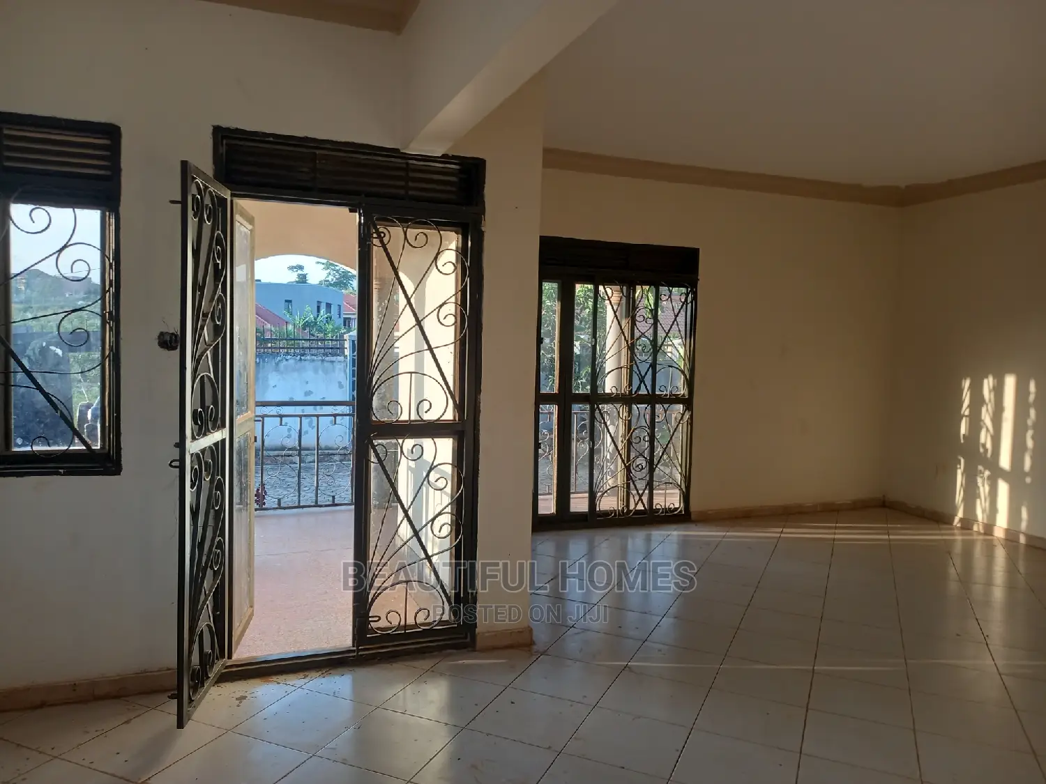 Furnished 4bdrm House in Kira for Sale