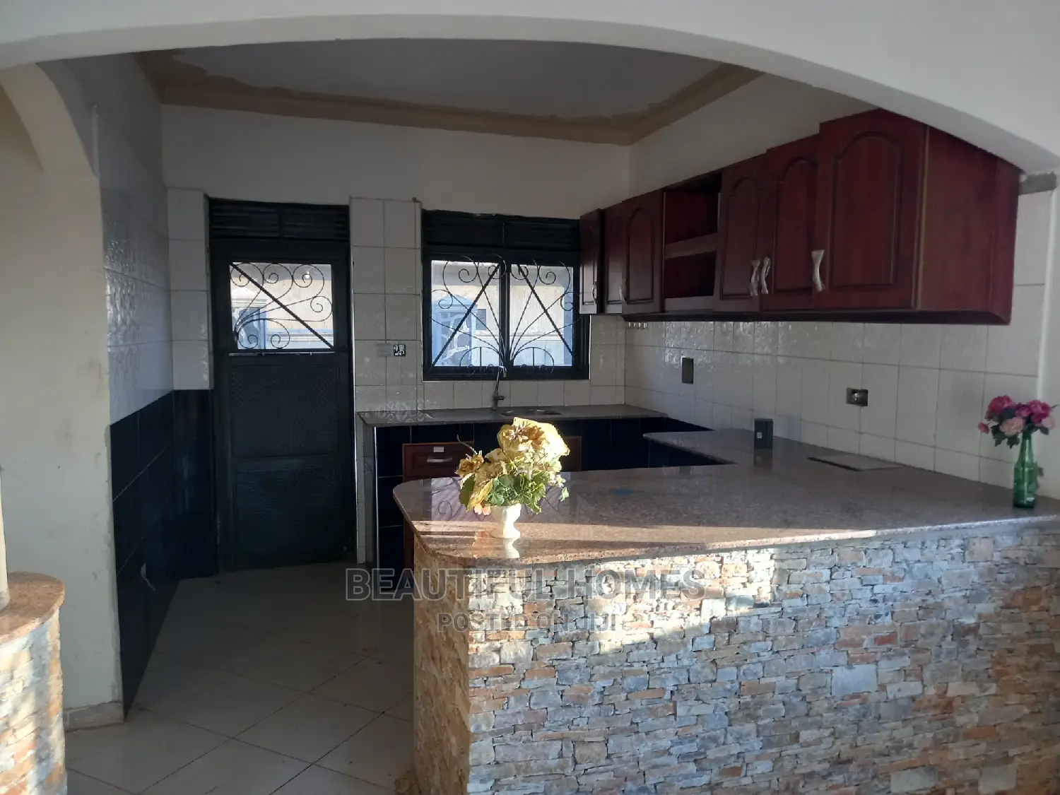 Furnished 4bdrm House in Kira for Sale