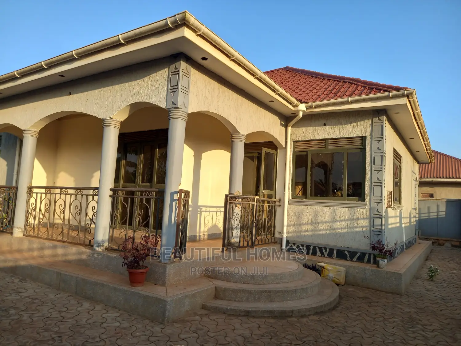 Furnished 4bdrm Bungalow in Kira for Sale