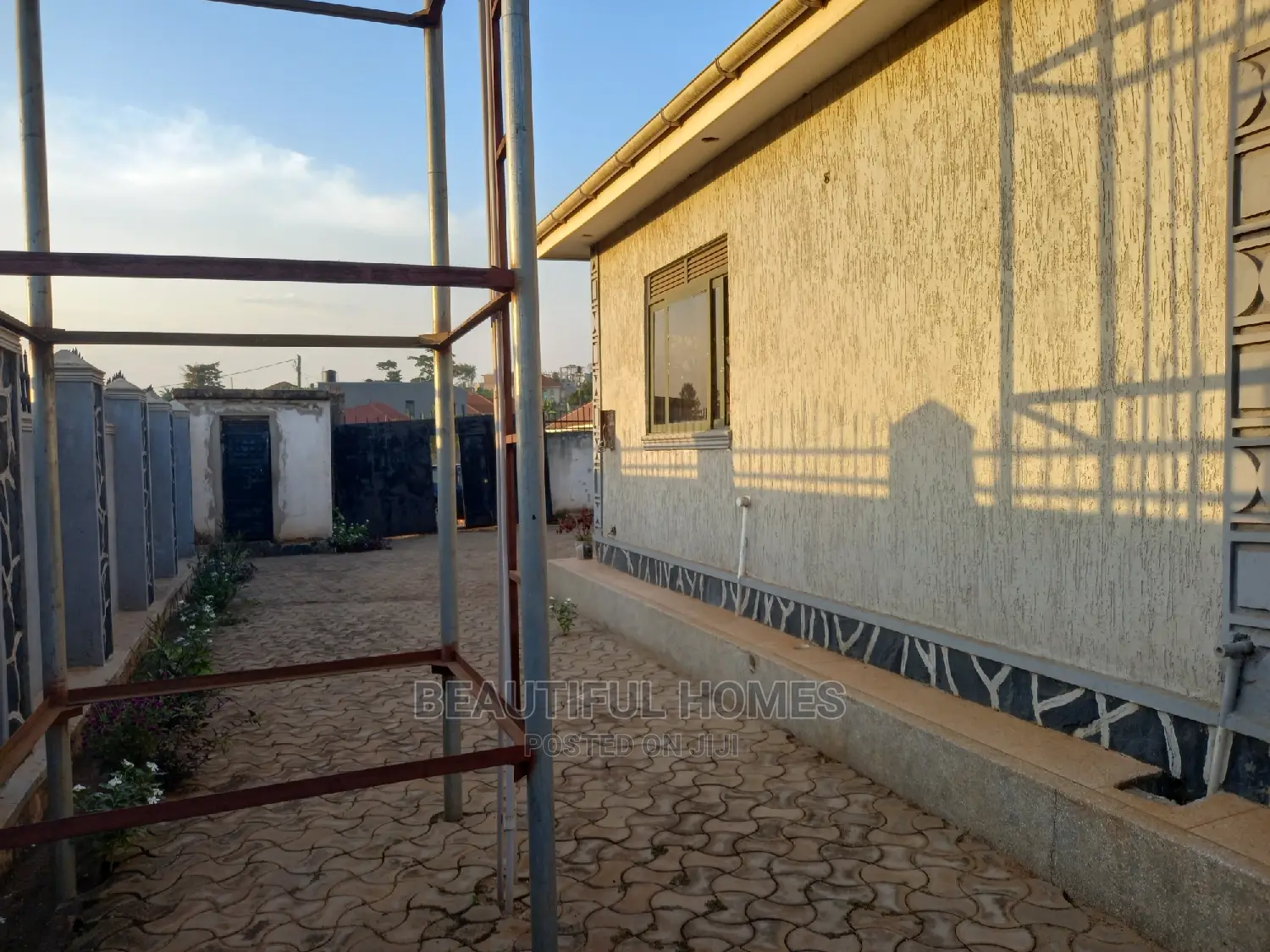 Furnished 4bdrm House in Kira for Sale