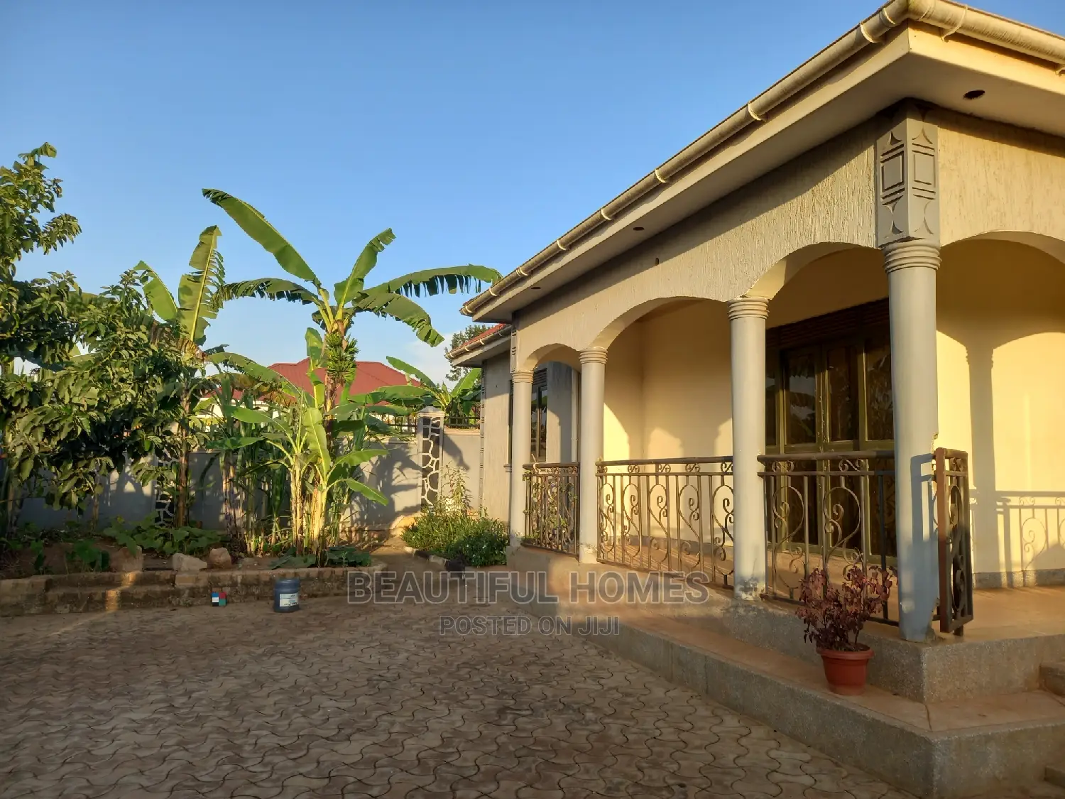 Furnished 4bdrm Bungalow in Kira for Sale