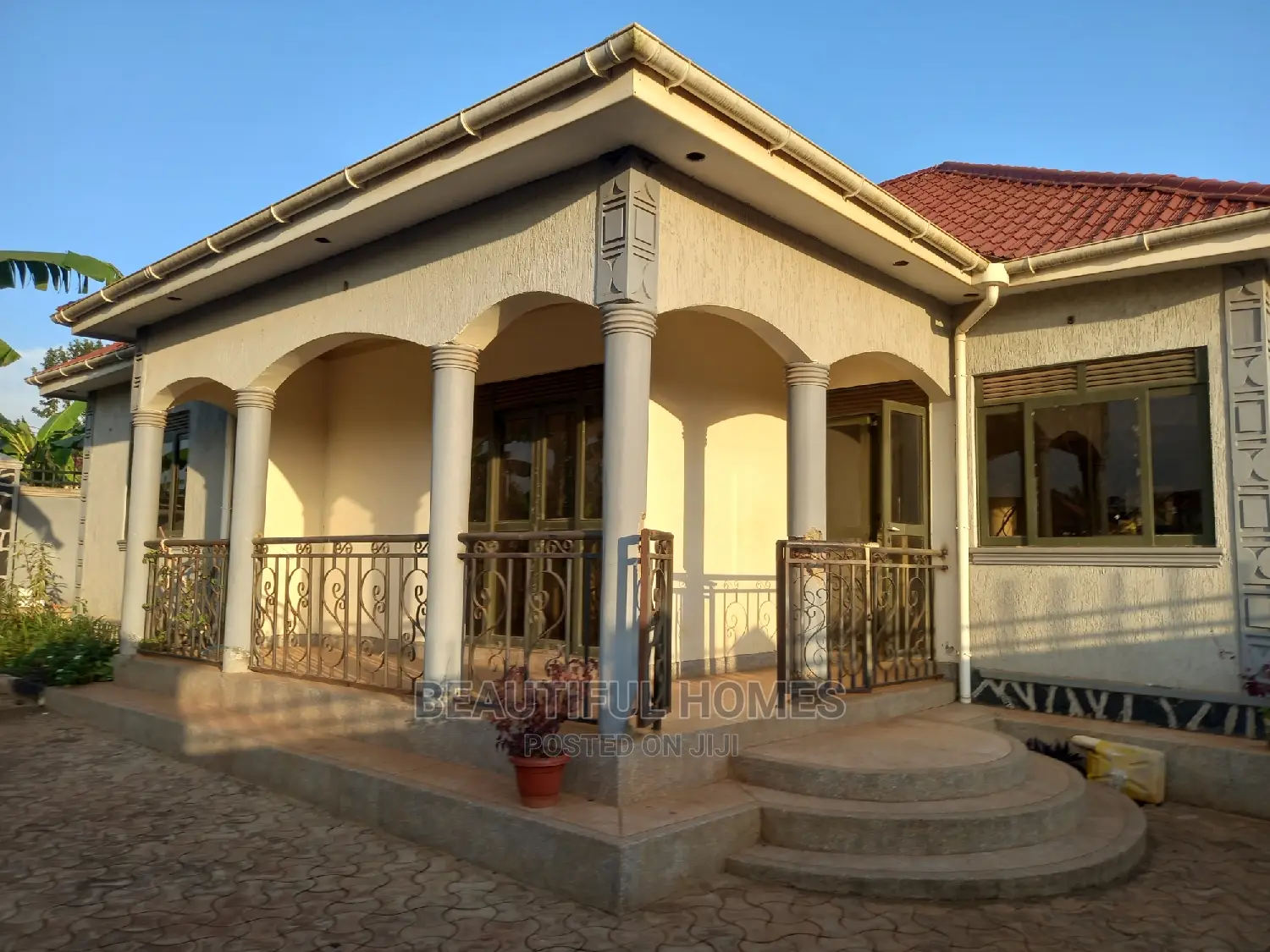 Furnished 4bdrm Bungalow in Kira for Sale