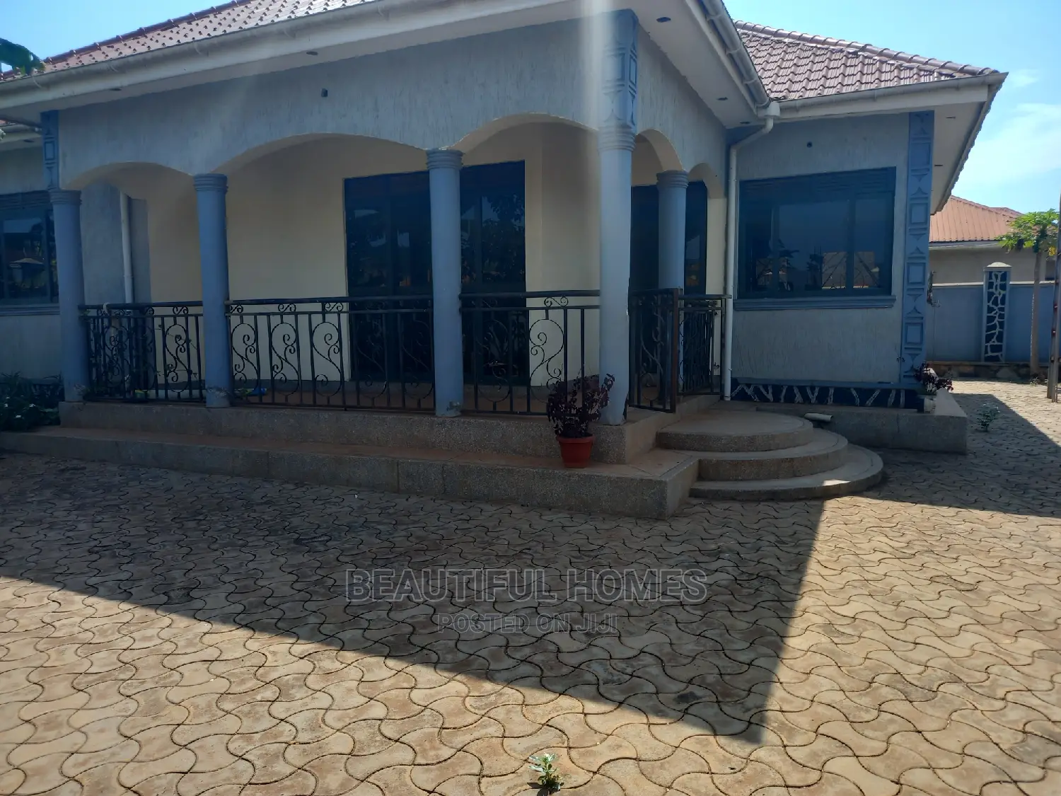 Furnished 4bdrm Bungalow in Kira for Sale