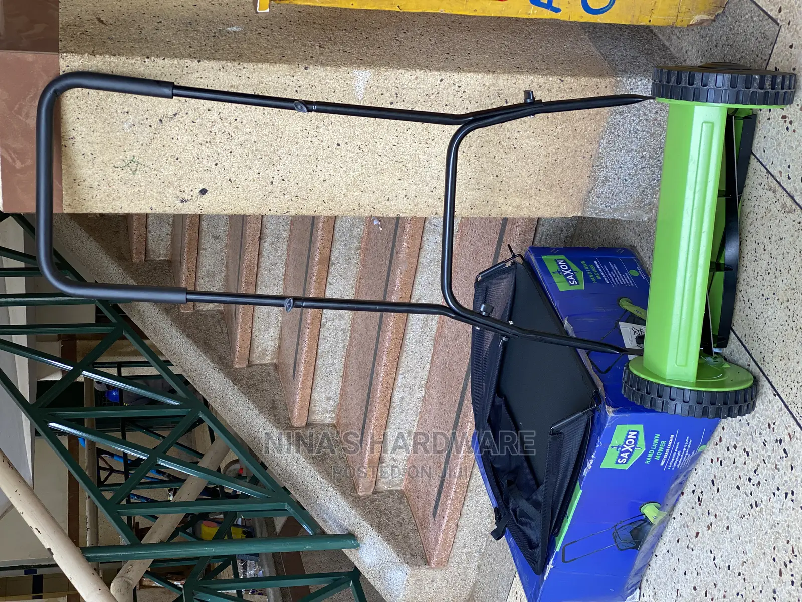 Hand Lawnmower With Grass Catcher / Manual Grass Cutter