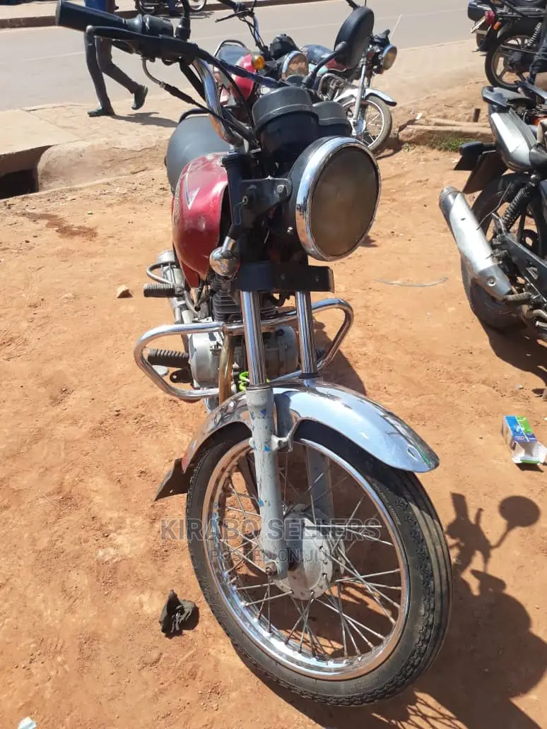 Bajaj Boxer 2018 Purple