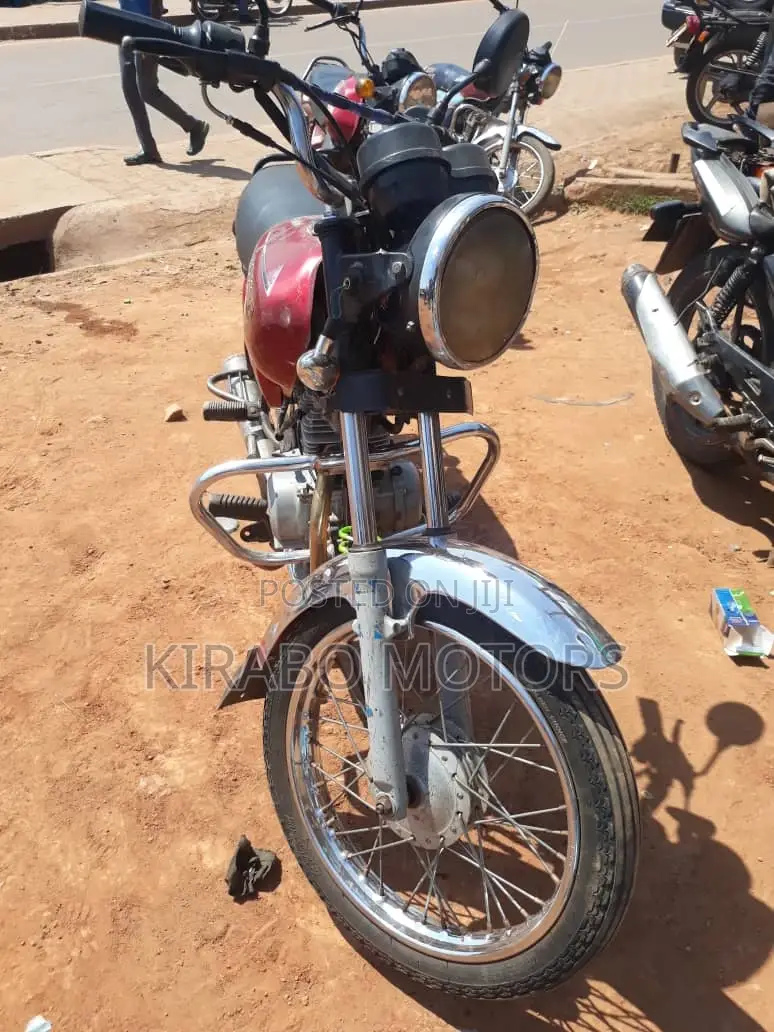 Bajaj Boxer 2018 Purple