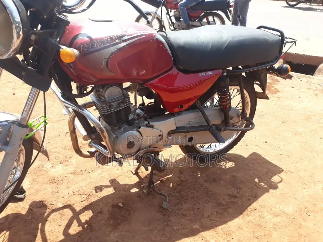 Bajaj Boxer 2018 Purple