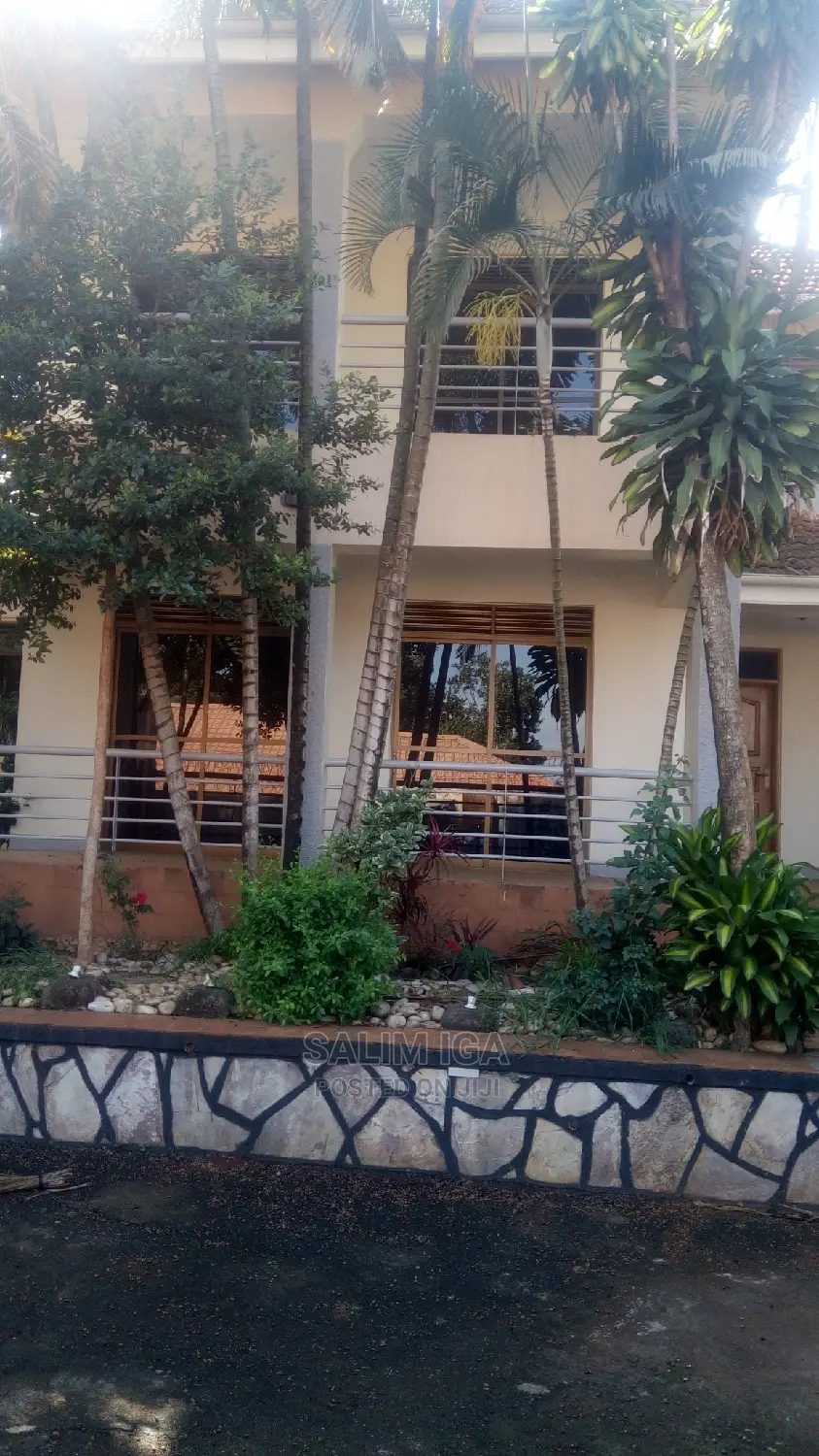 5bdrm Duplex in Kololo Property, Central Division for Rent