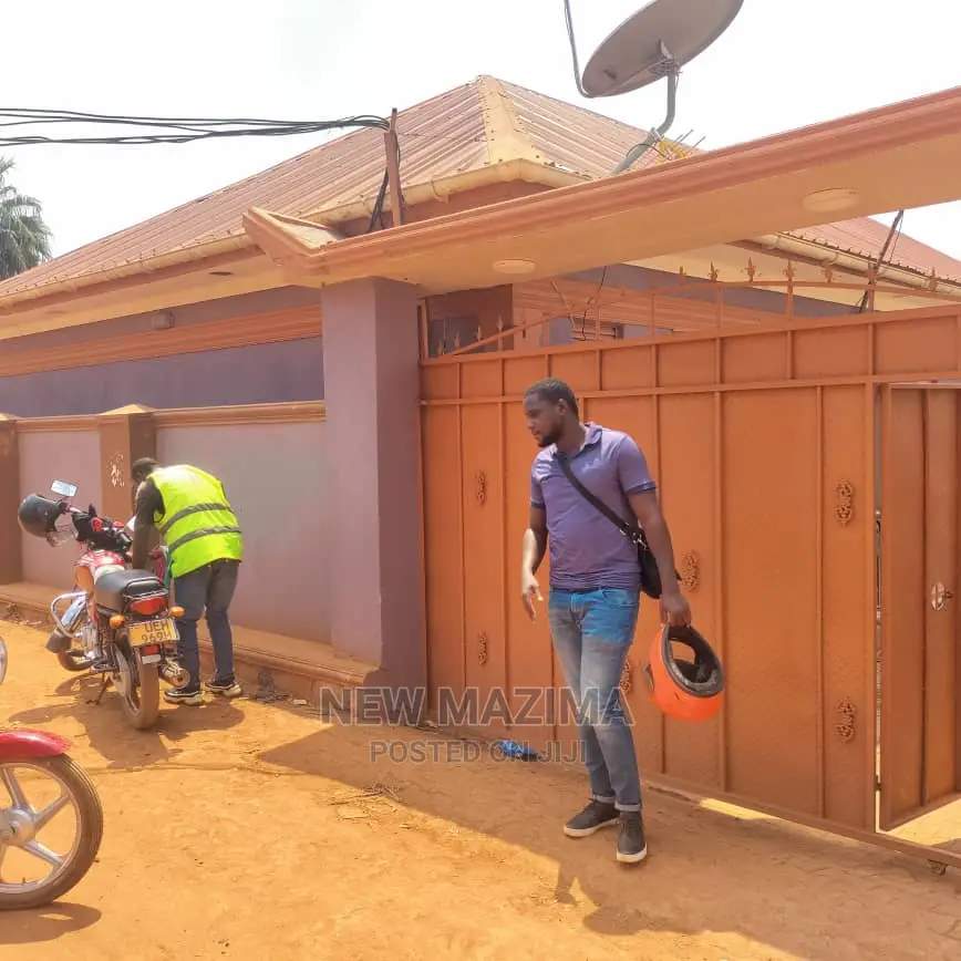6bdrm House in Salaama Munyonyo Rd, Central Division for Sale