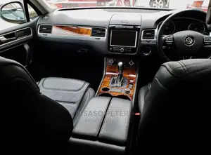 Volkswagen Touareg V6 Sport 2013 Brown