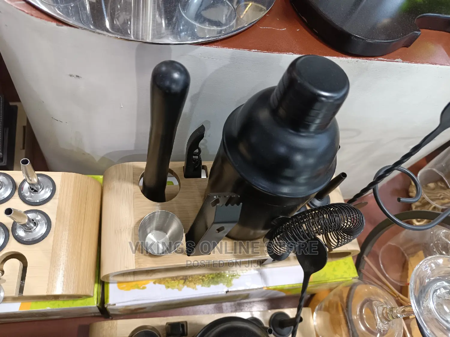 9 Piece Black Cocktail Set With 750ml Shaker.