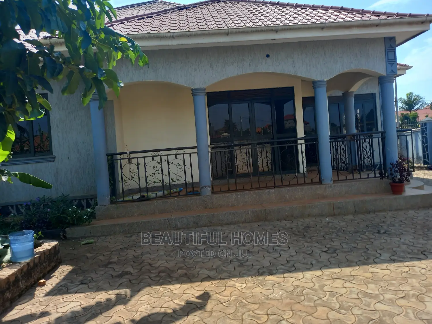 Furnished 4bdrm Bungalow in Kira for Sale