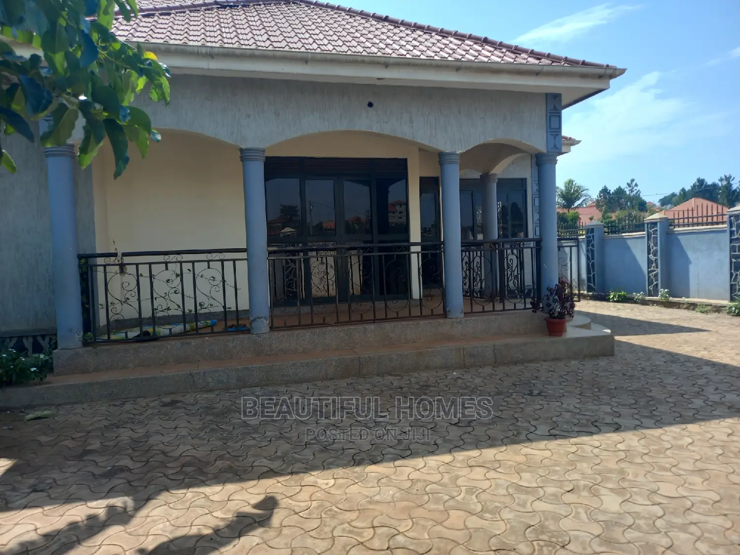 Furnished 4bdrm Bungalow in Kira for Sale