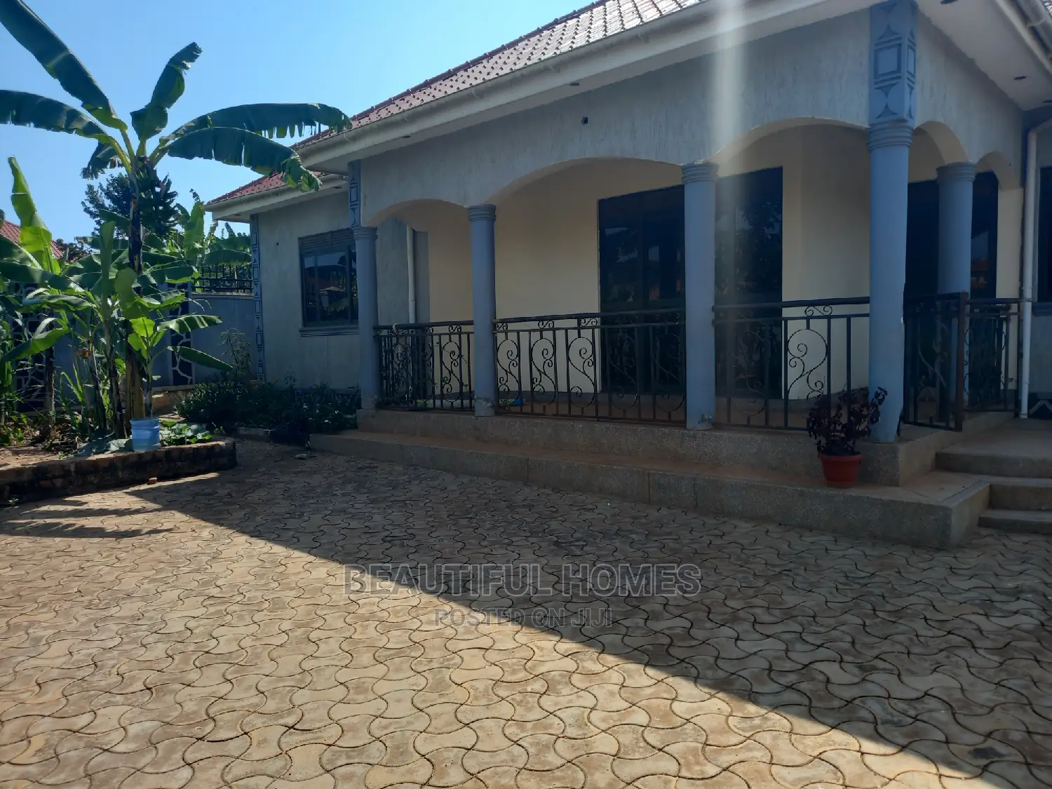 Furnished 4bdrm Bungalow in Kira for Sale