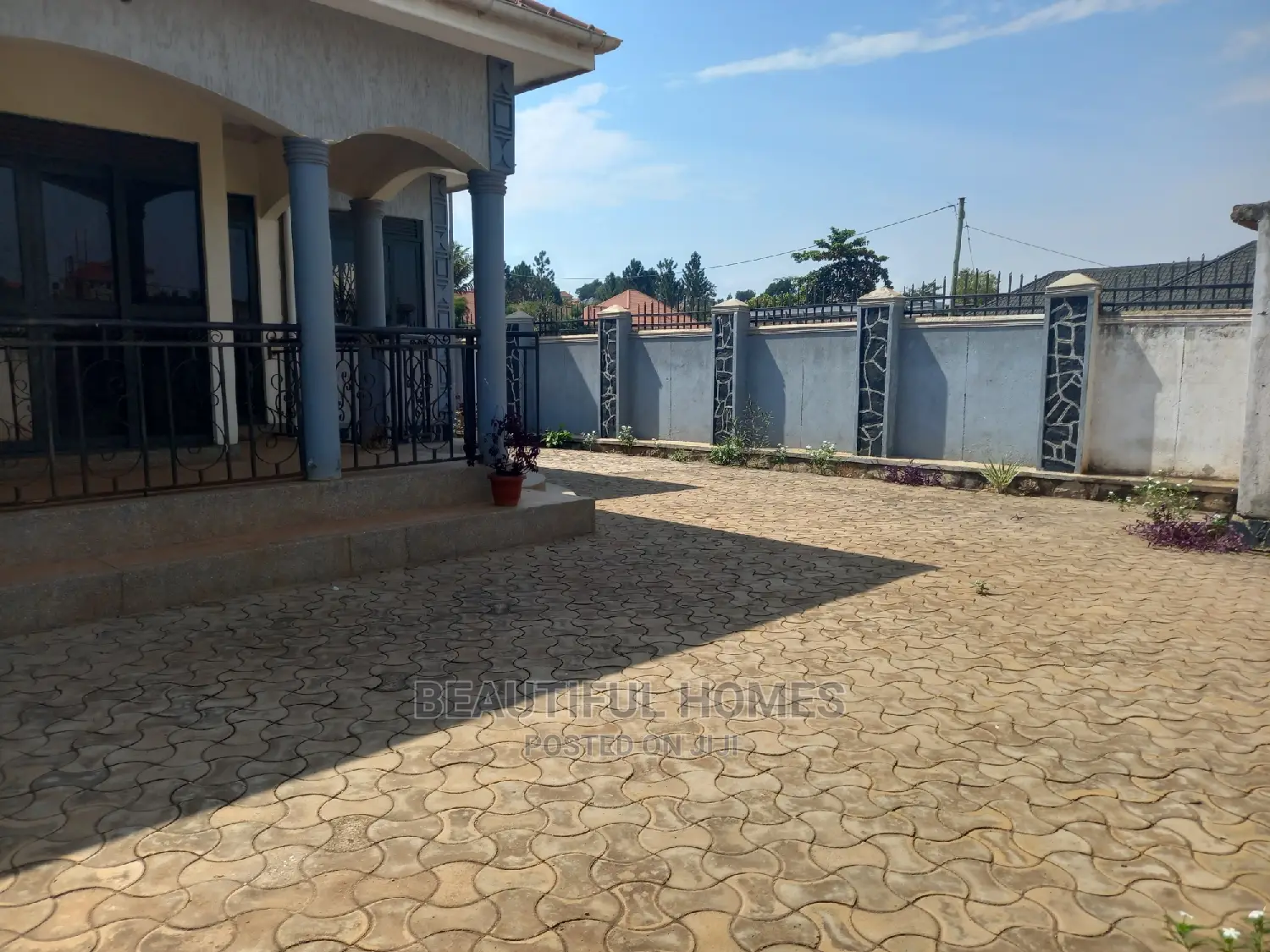 Furnished 4bdrm Bungalow in Kira for Sale