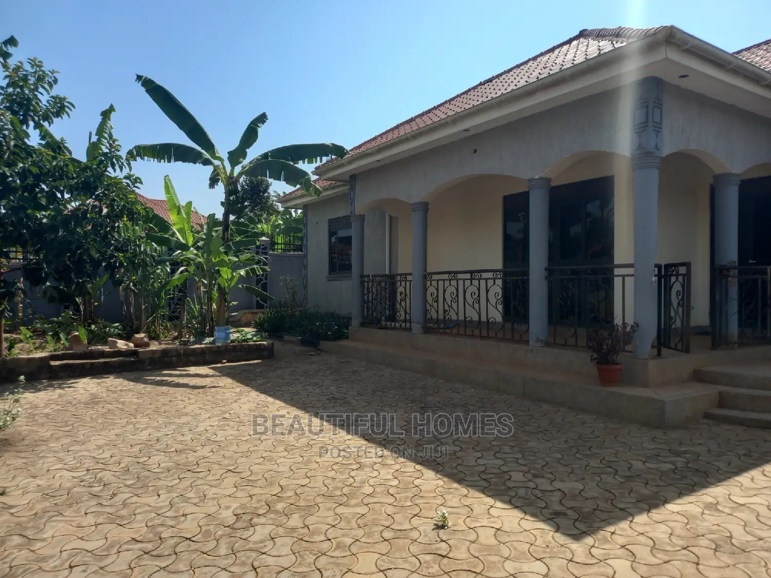Furnished 4bdrm House in Kira for Sale