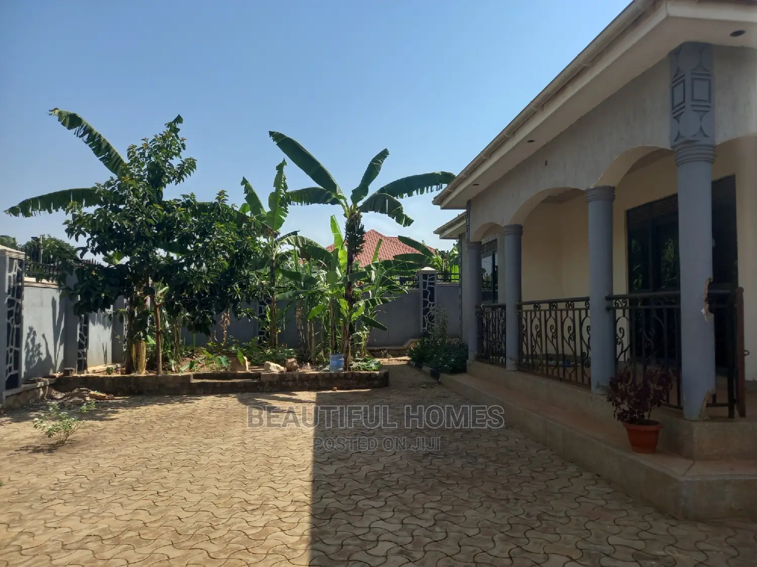 Furnished 4bdrm House in Kira for Sale