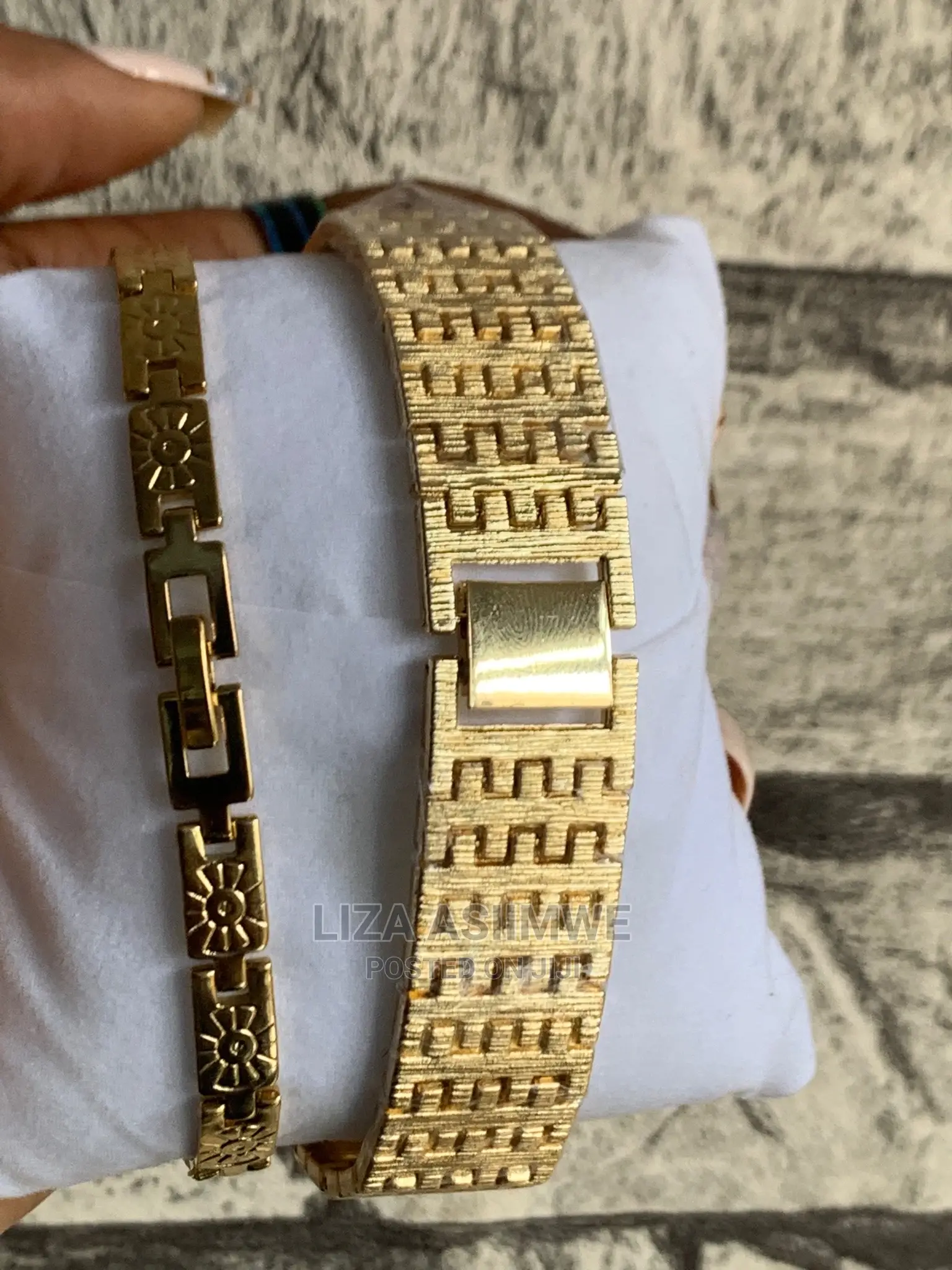 Lady’S Simple Watches and Bracelet Available