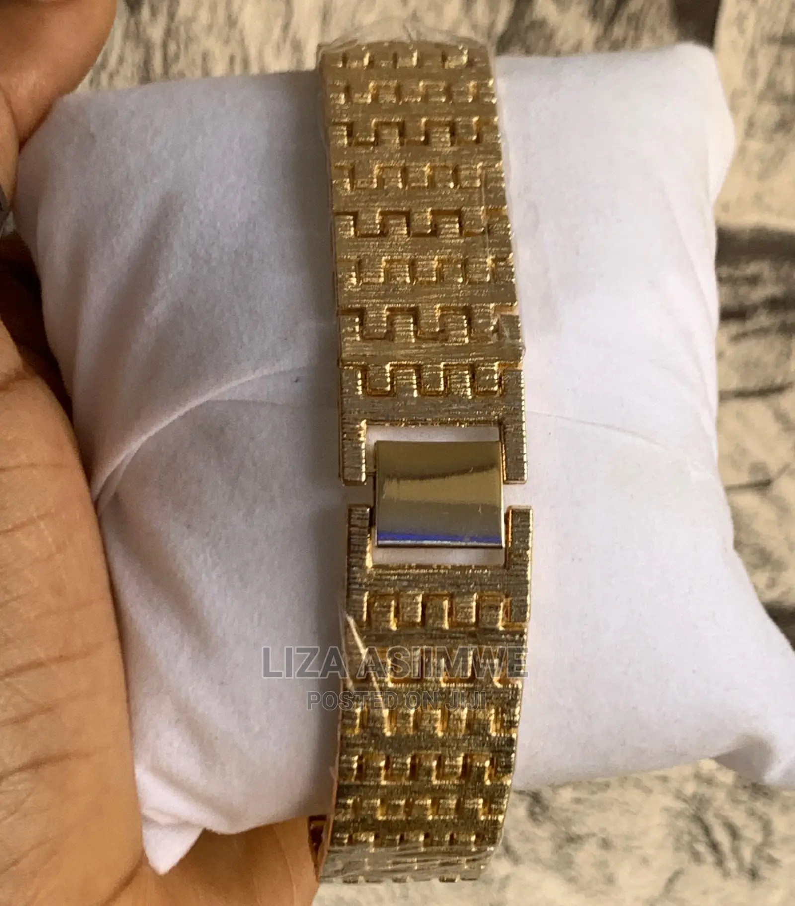 Simple Lady’S Watches Available