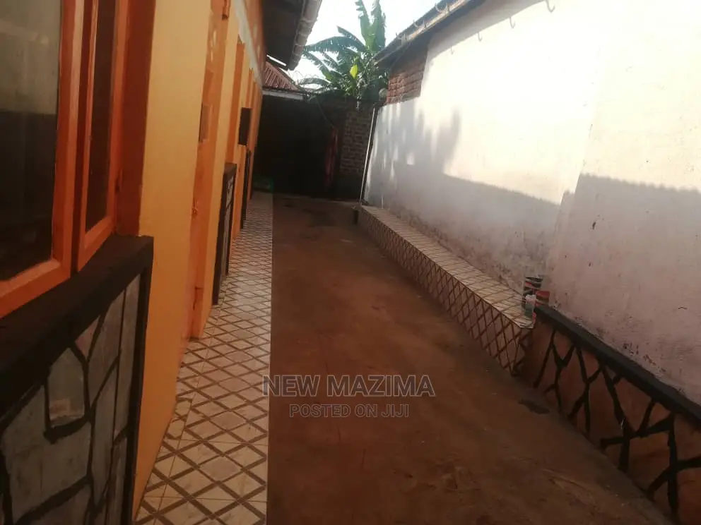 3bdrm House in Nansana Ganda, Central Division for Sale