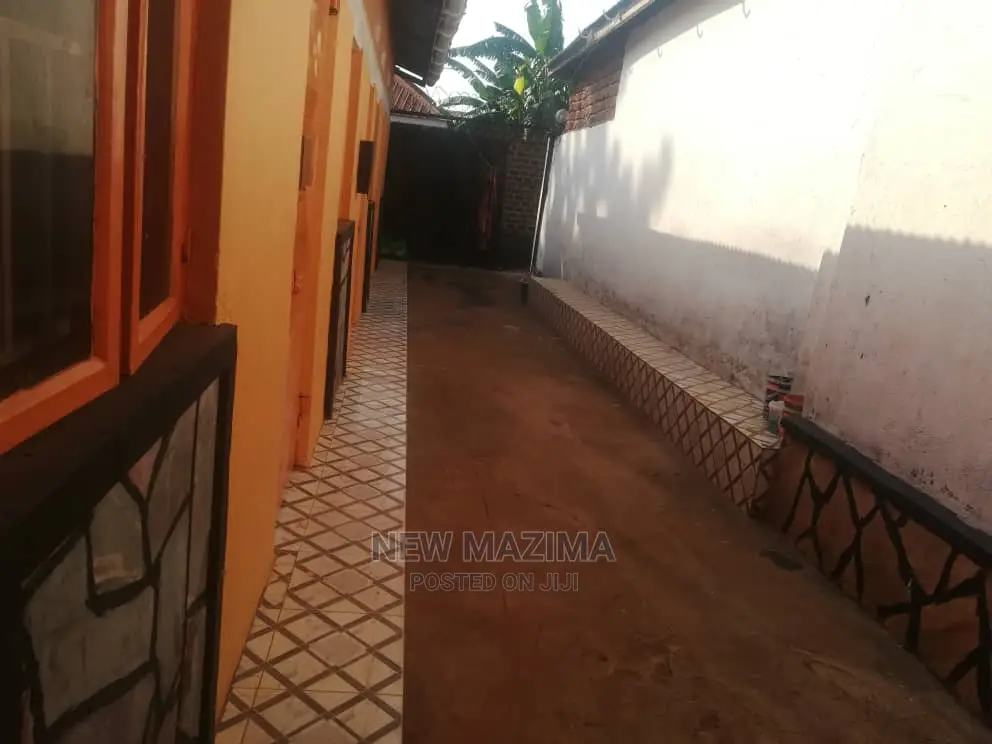 3bdrm House in Nansana Ganda, Central Division for Sale