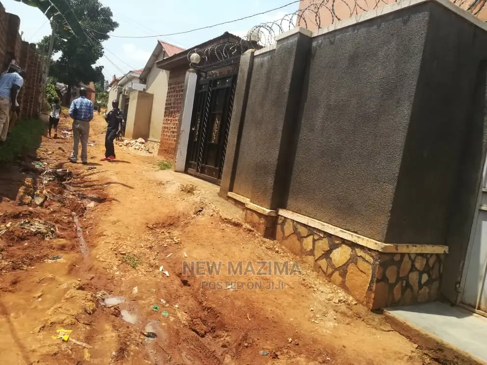 3bdrm House in Nansana Ganda, Central Division for Sale