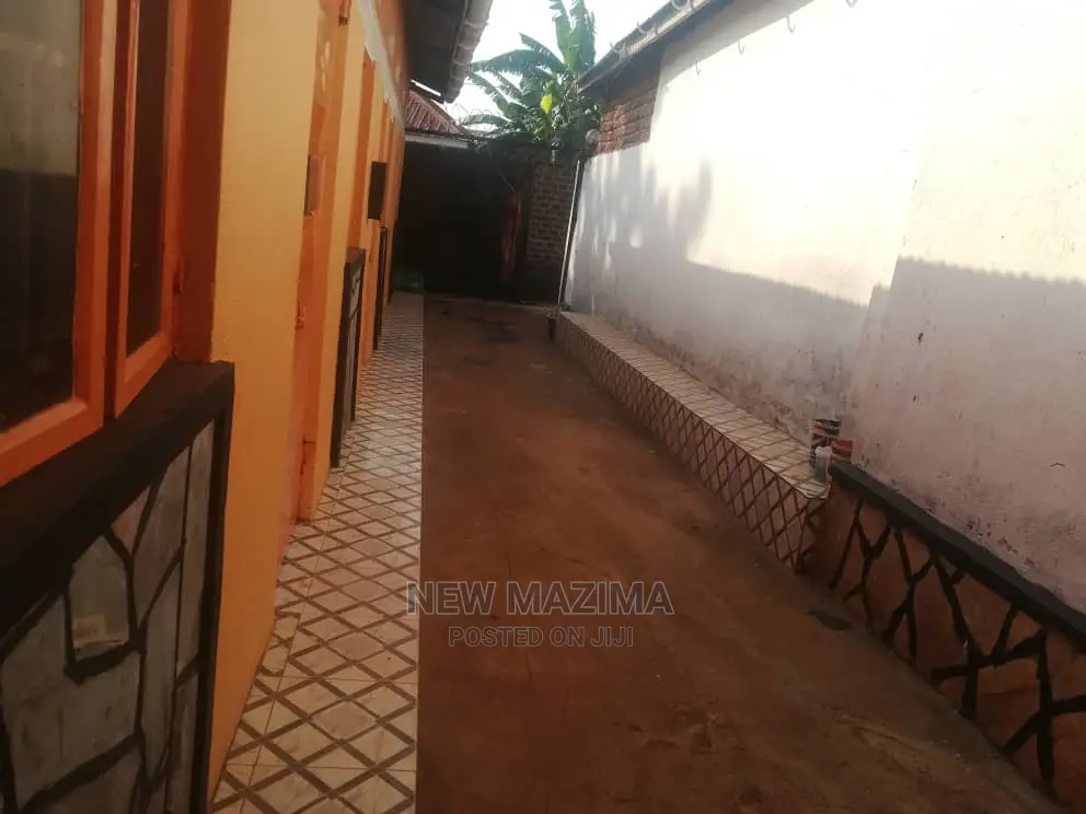 3bdrm House in Nansana Ganda, Central Division for Sale