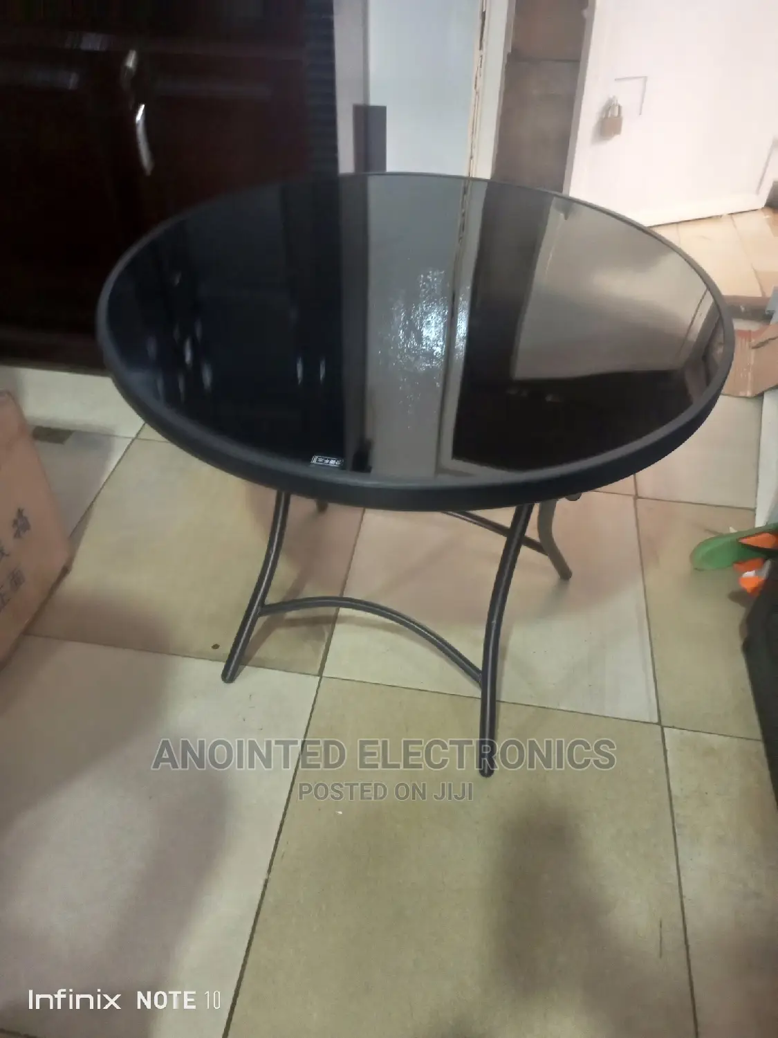 Glas Round Tables