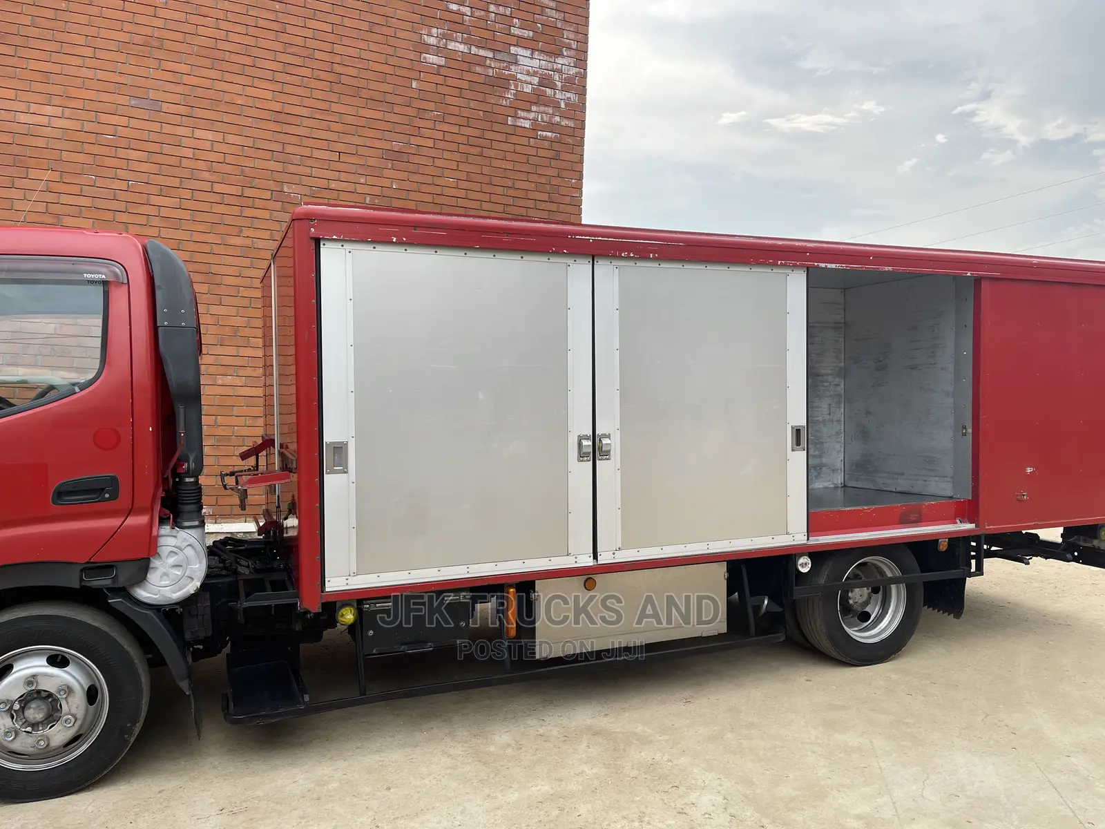 Toyota/Dyana Delivery Truck
