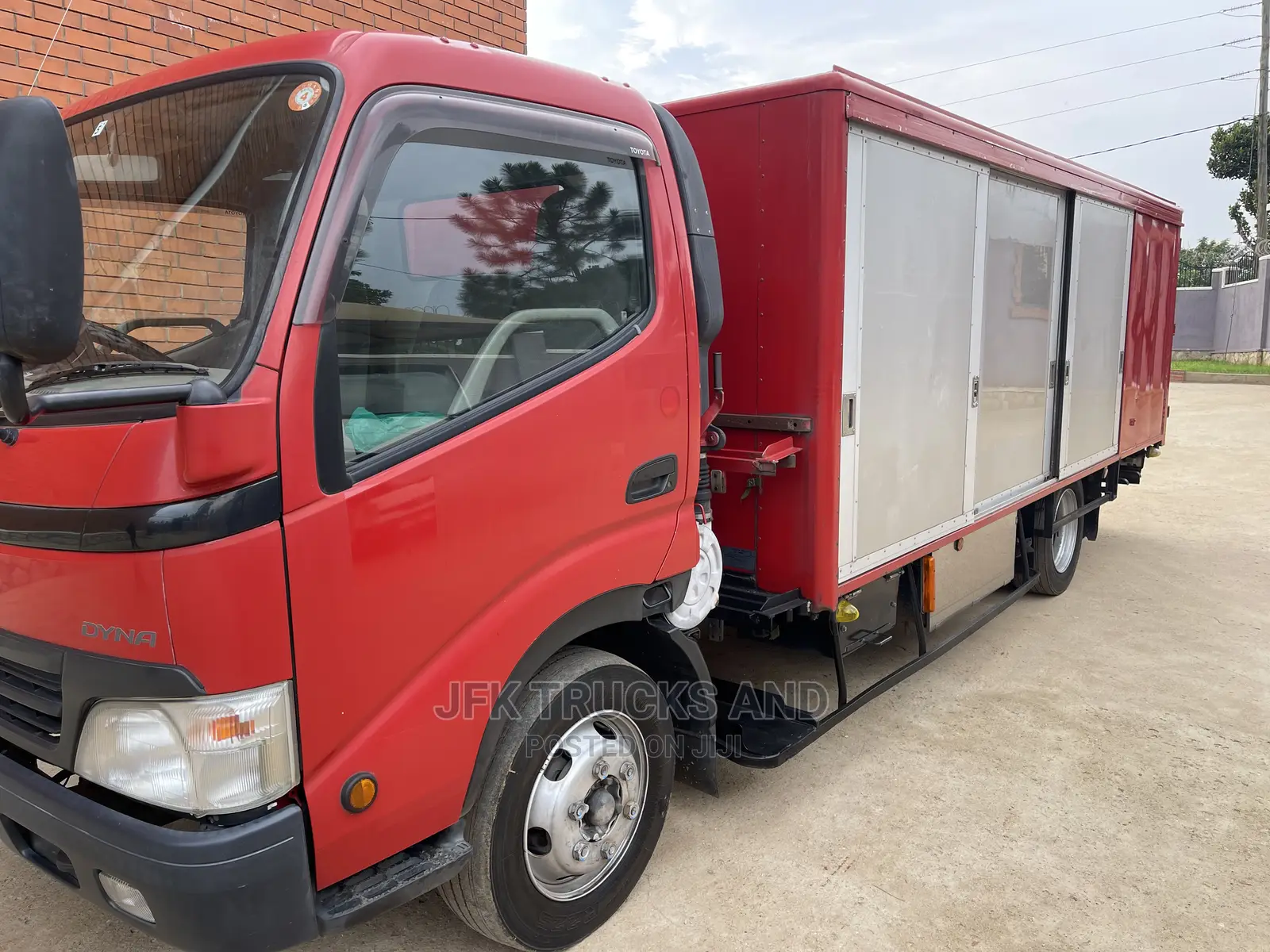 Toyota/Dyana Delivery Truck