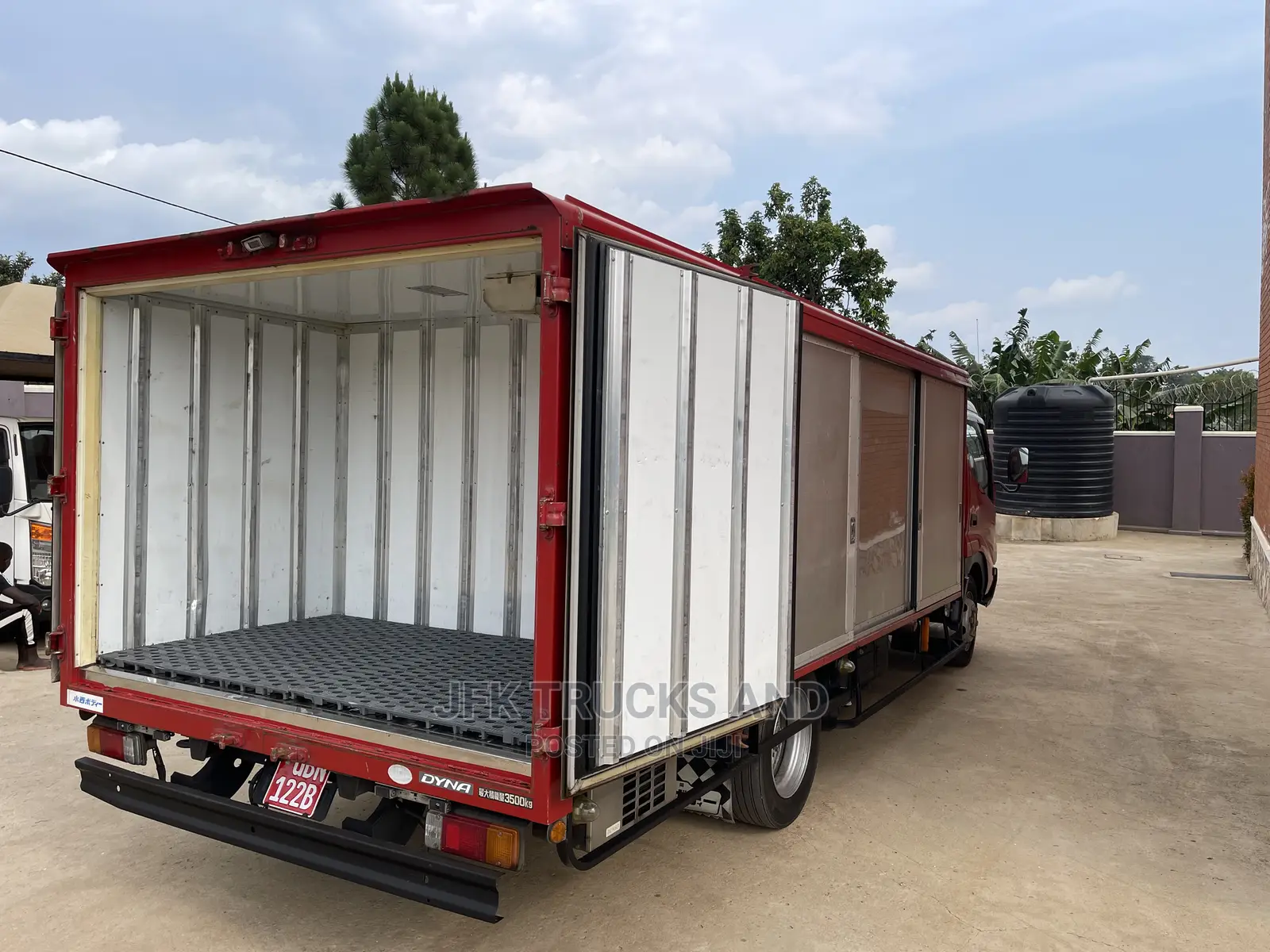 Toyota/Dyana Delivery Truck