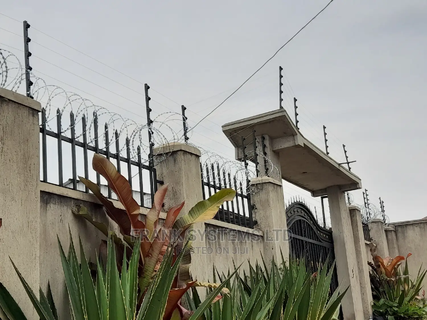Electric Fence With High Voltage 247