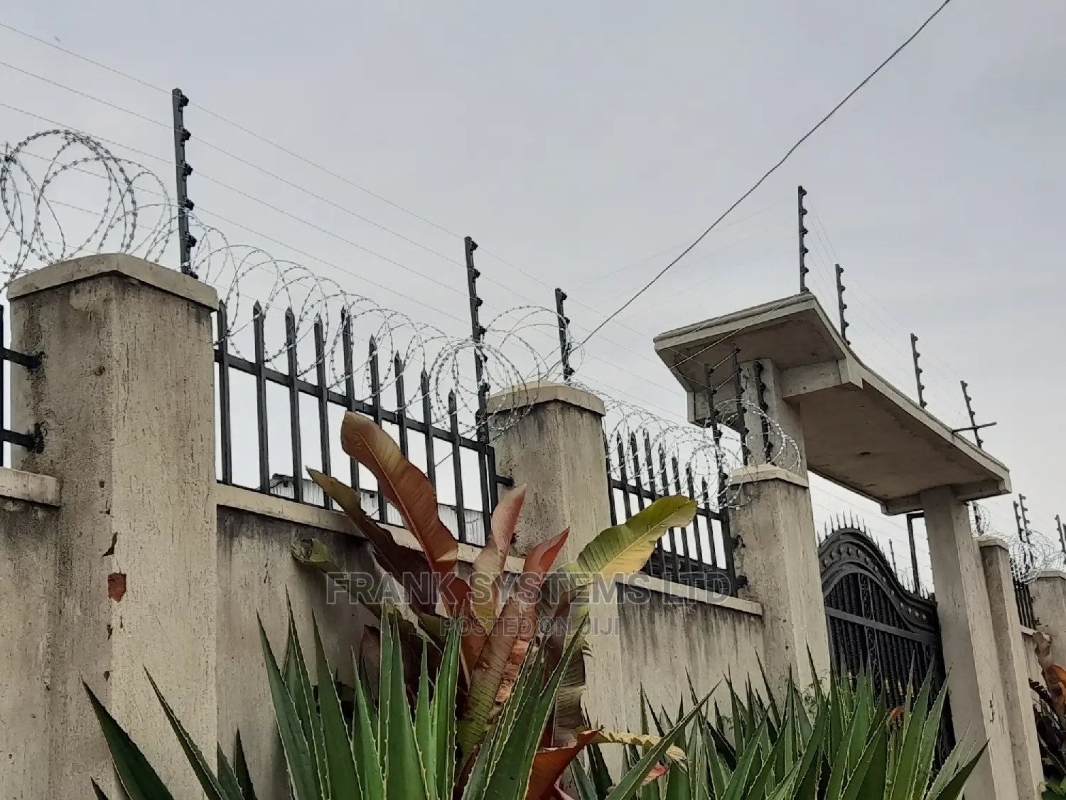 Electric Fence With High Voltage 247