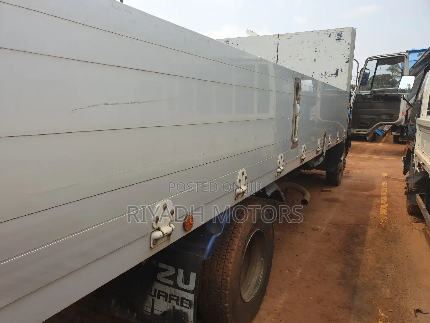 Isuzu Truck With 6he1-1engine